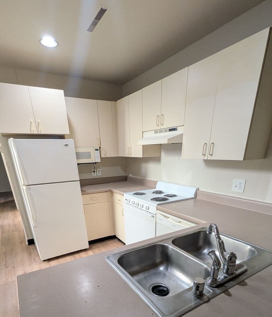 Marinette Apartment: 1713 Dunlap Ave