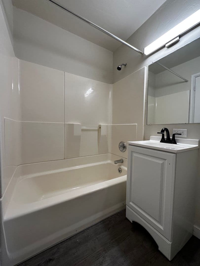 Green Bay Apartment: 125 Bader St