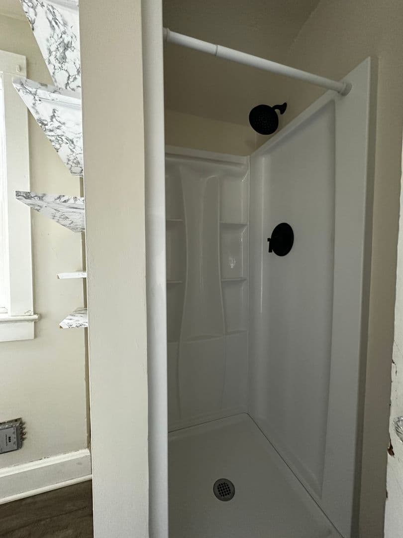 Green Bay Apartment: 808 Cherry St