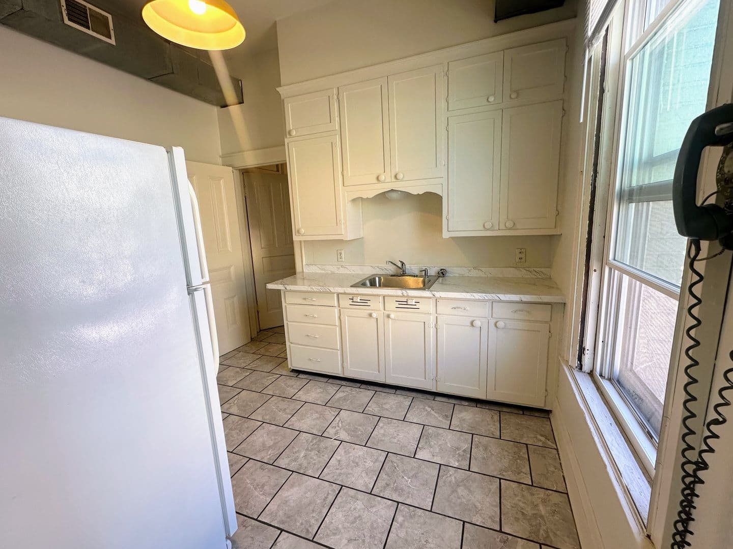 Manitowoc Apartment: 815 Jay St