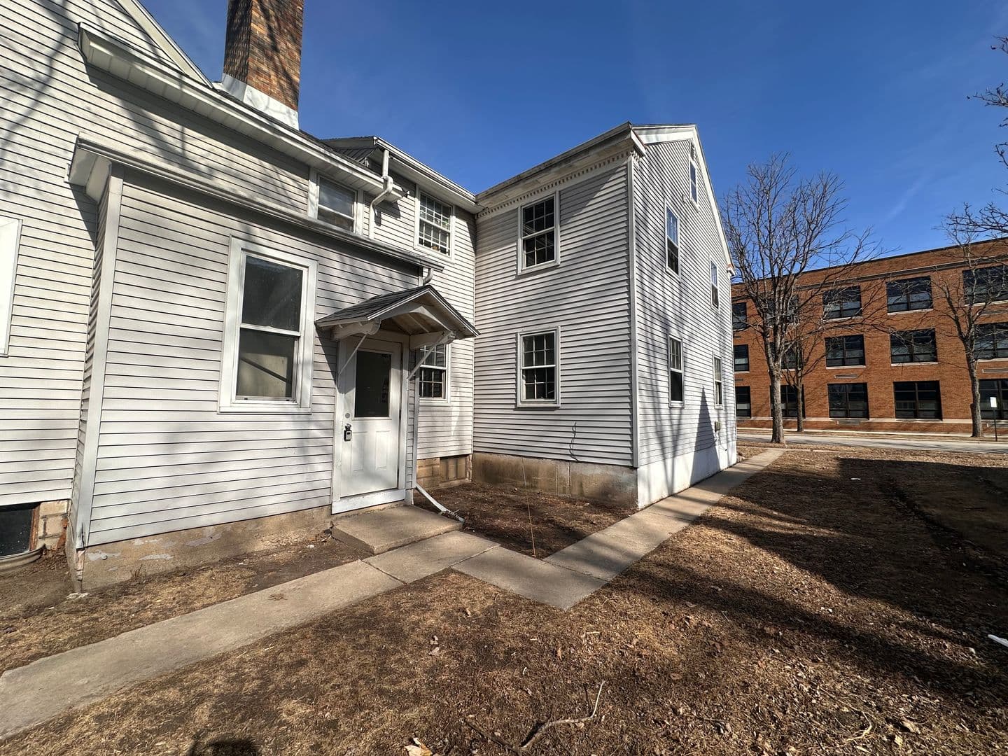 Green Bay Apartment: 208 South Chestnut Avenue