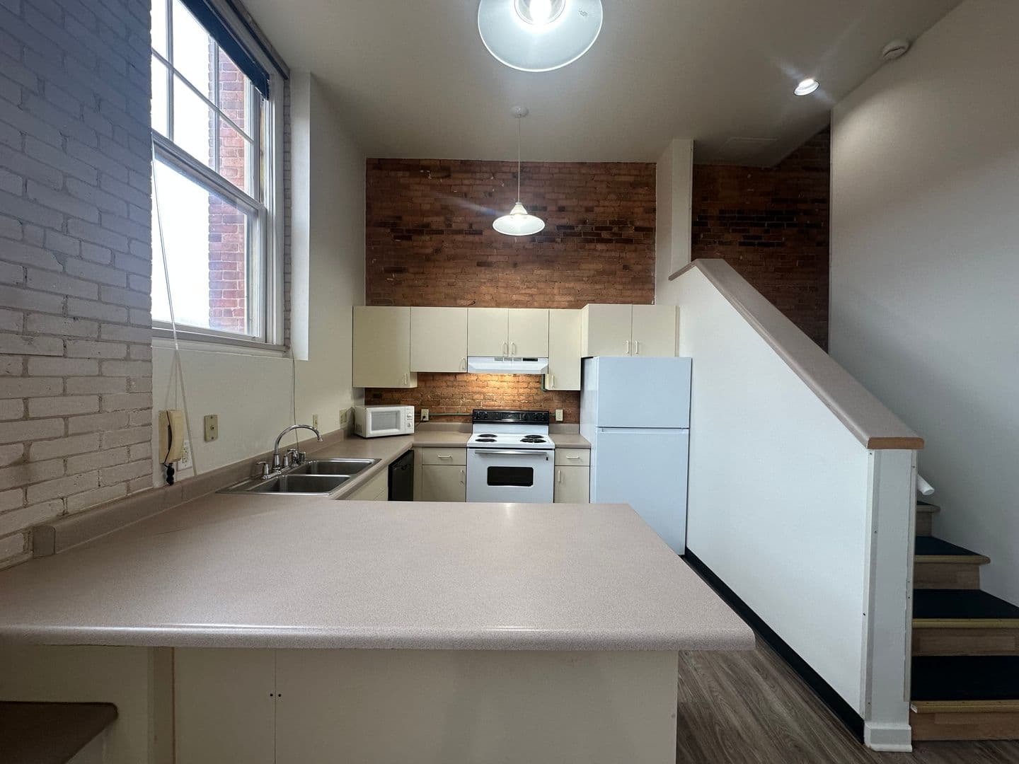 Marinette Apartment: 1701 Dunlap Ave