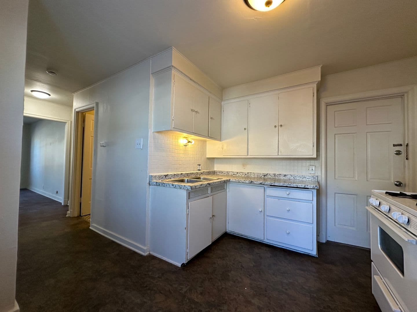 Green Bay Apartment: 208 South Chestnut Avenue