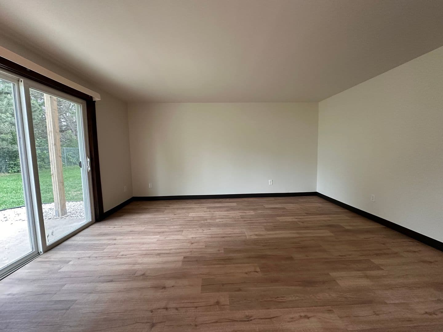 Green Bay Apartment: 2261 Imperial Ln