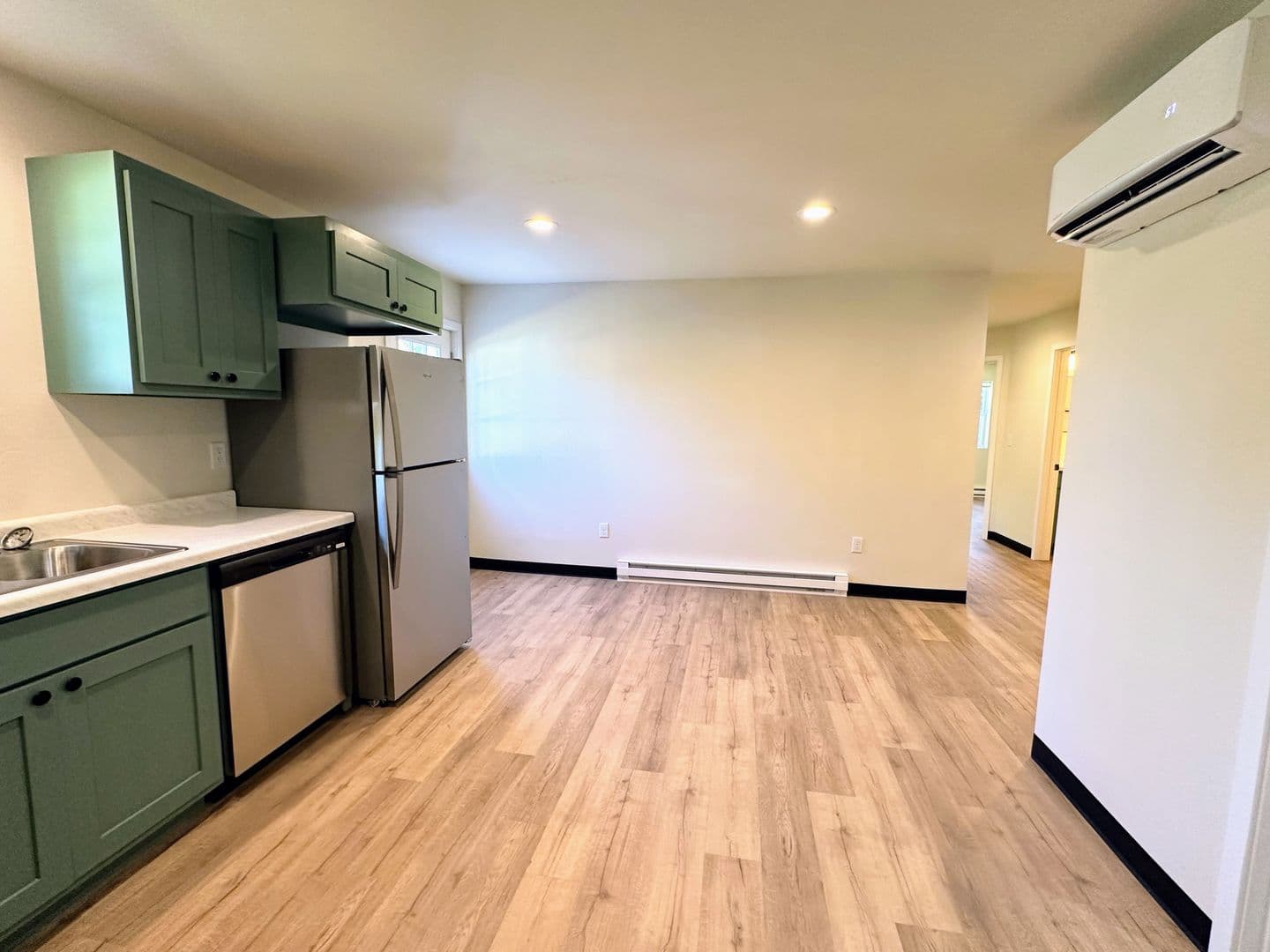 De Pere Apartment: 1201-1203 Atrium Ct