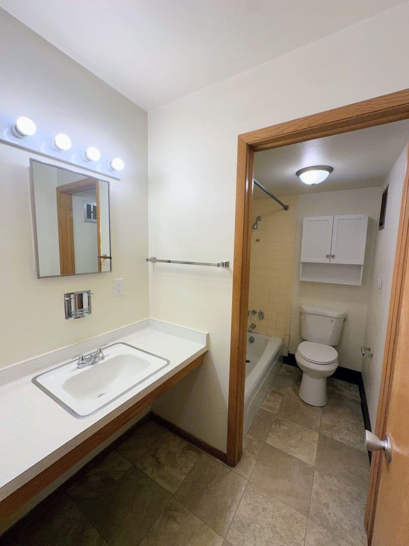 DePere Apartment: 600 James St.