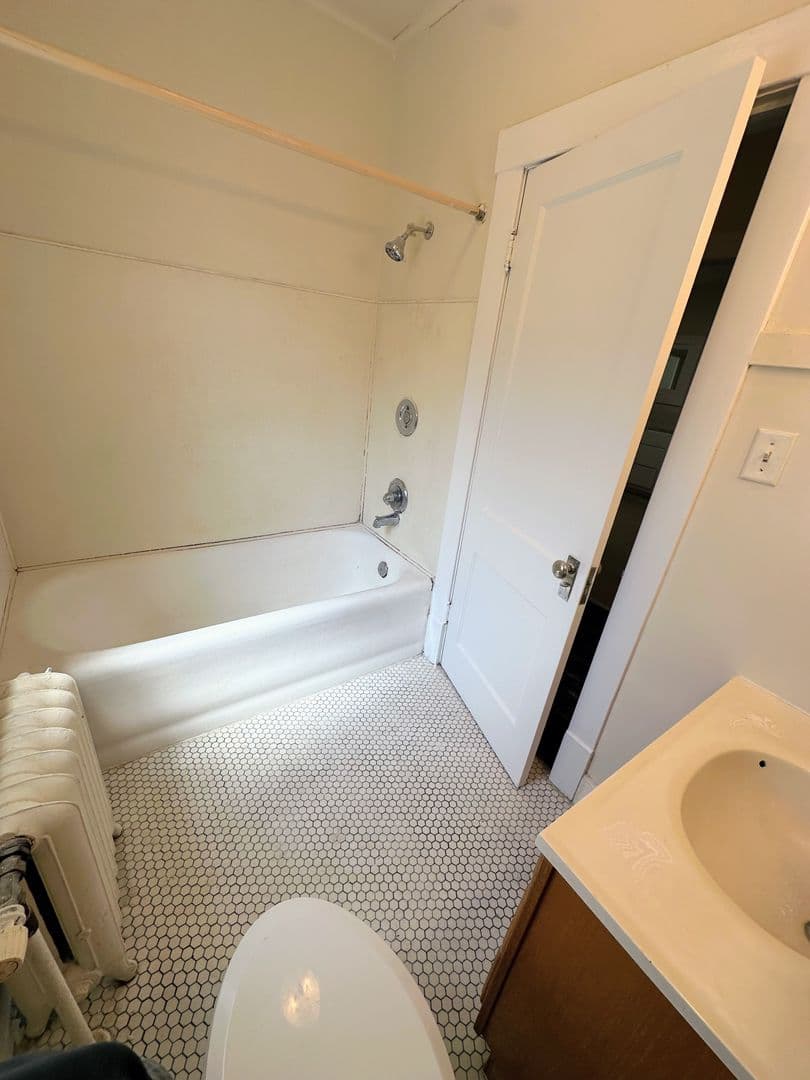 Manitowoc Apartment: 812 State Street