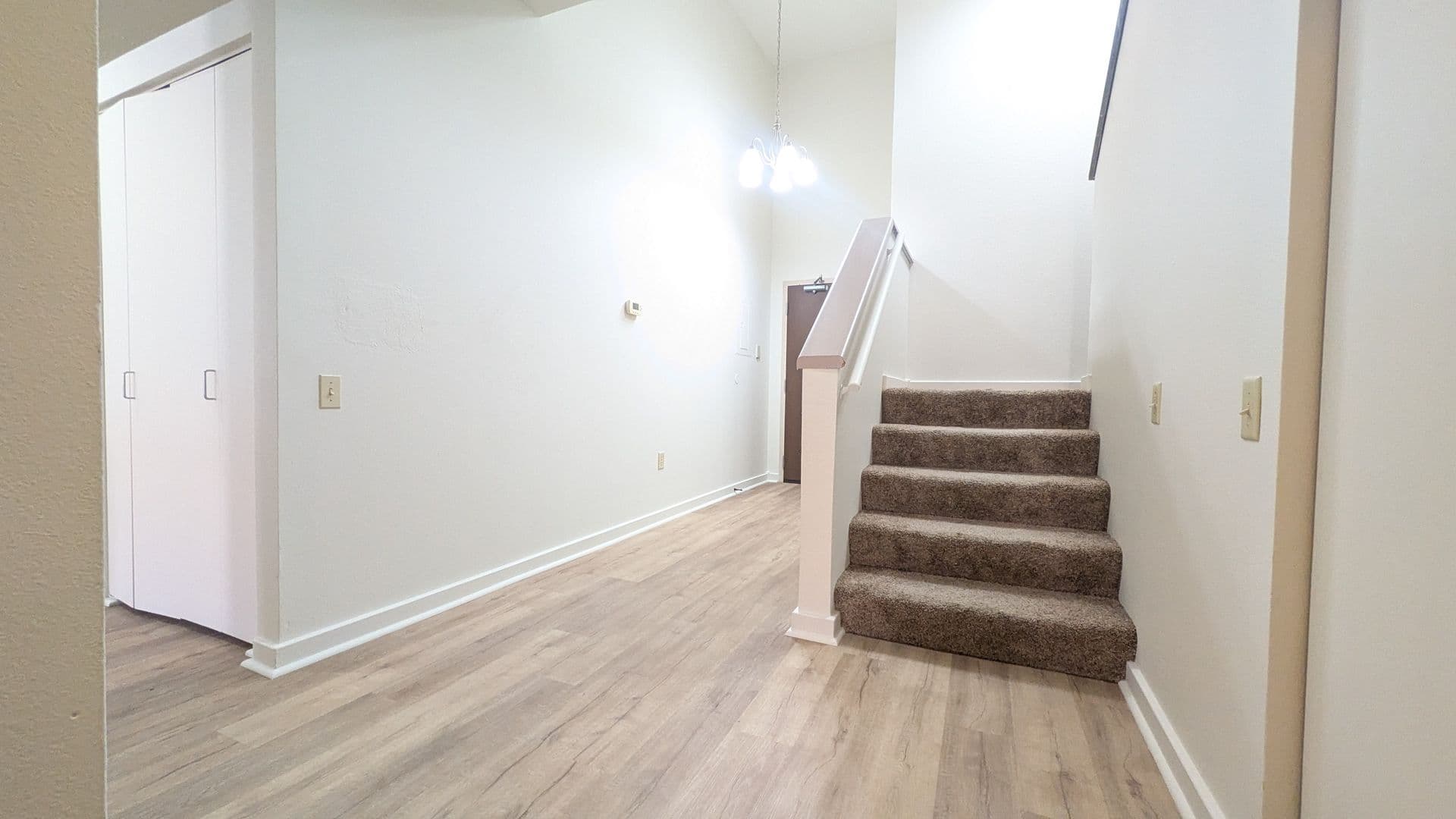Marinette Apartment: 1701 Dunlap Ave