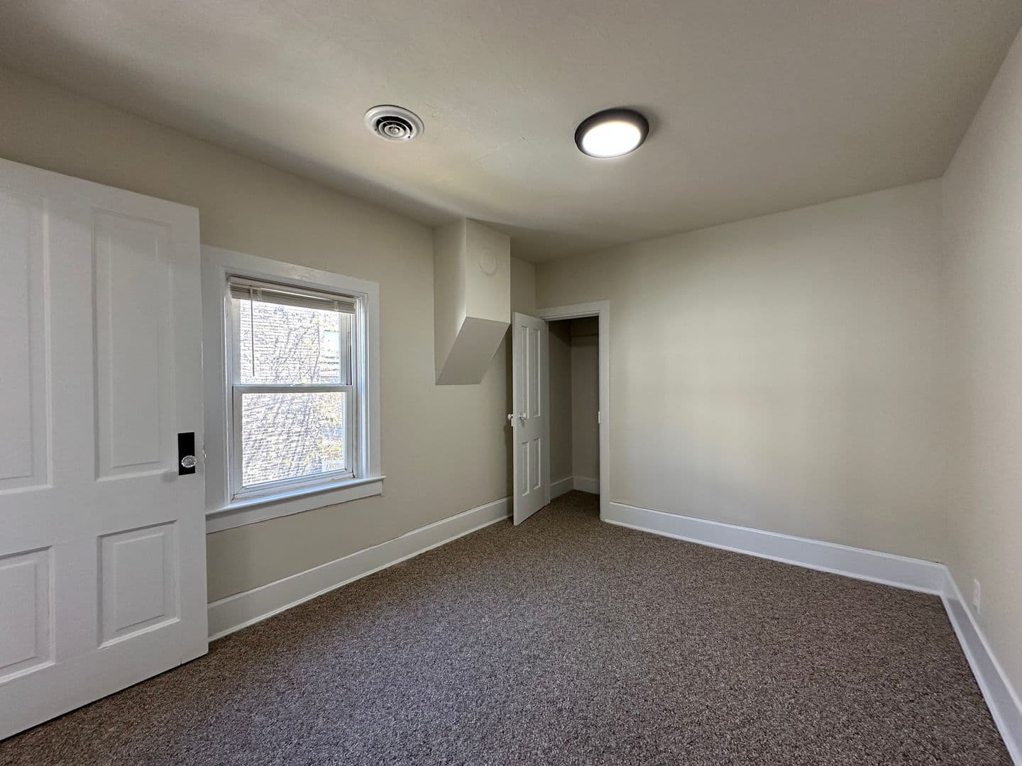 Manitowoc Apartment: 815 Jay St