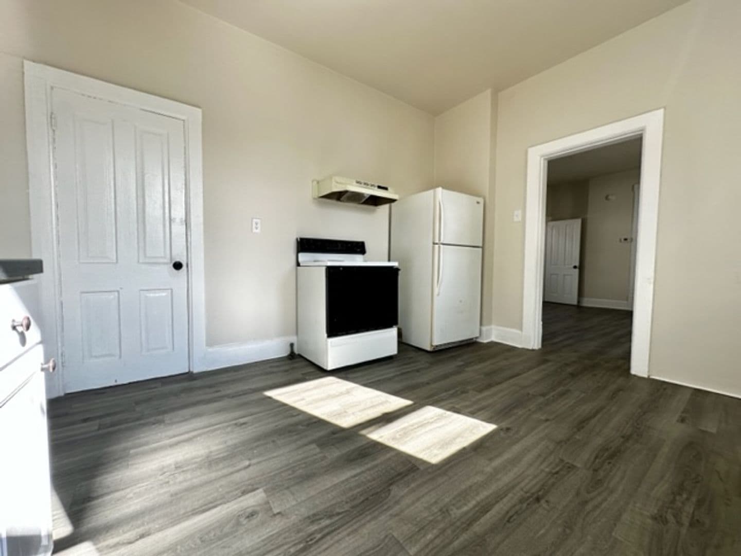 Green Bay Apartment: 338 S Quincy St