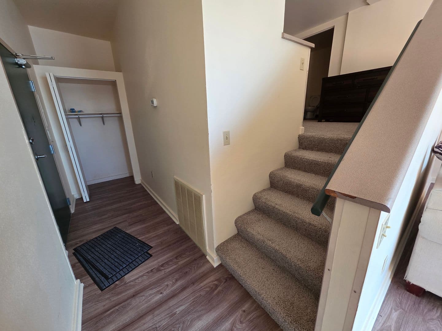 Marinette Apartment: 1713 Dunlap Ave