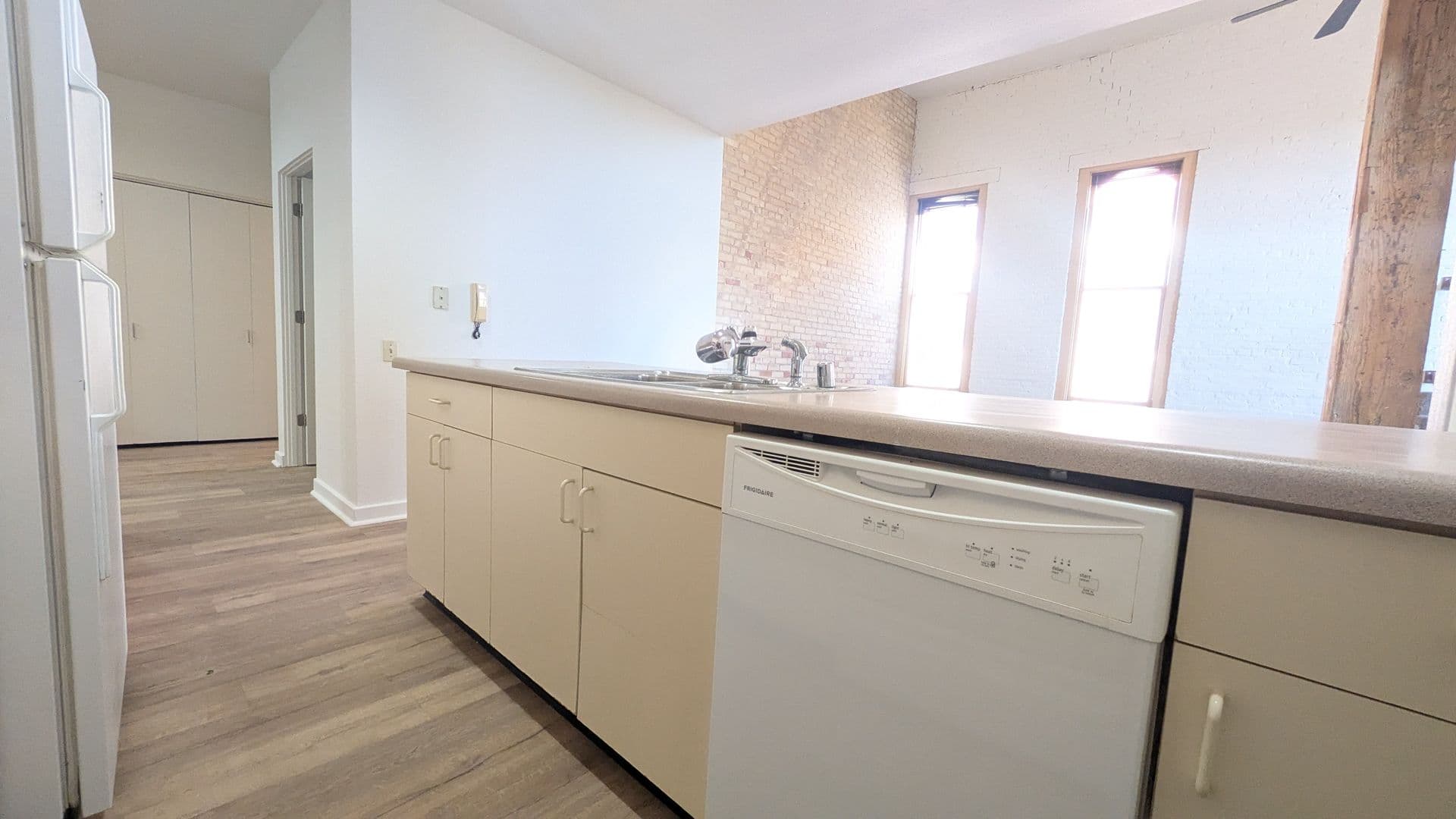 Marinette Apartment: 1701 Dunlap Ave
