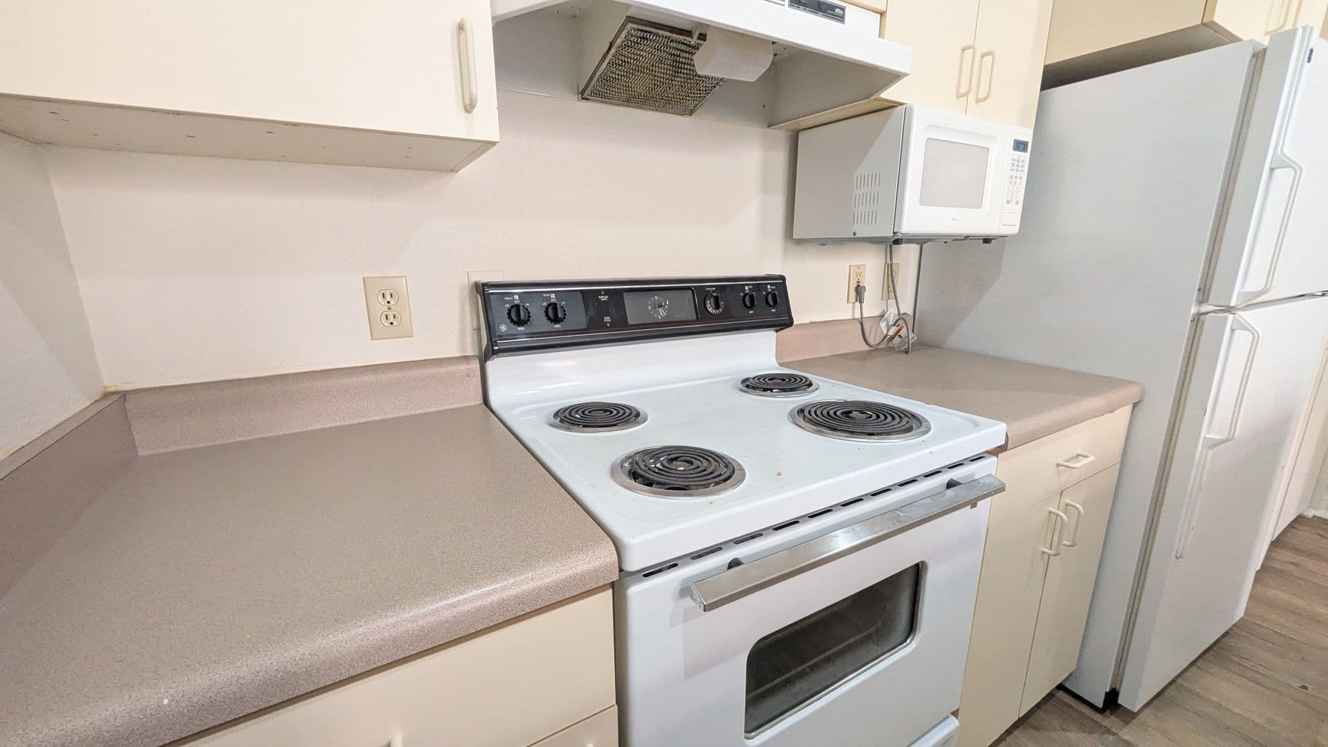Marinette Apartment: 1701 Dunlap Ave