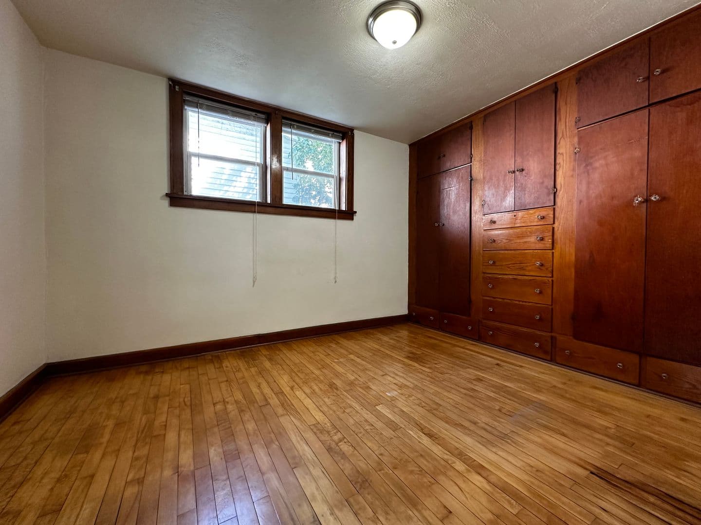 Green Bay Apartment: 822 Pine Street