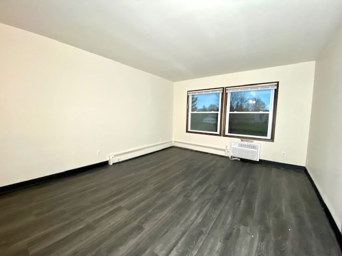 Marion Apartment: 101 Riverview Dr