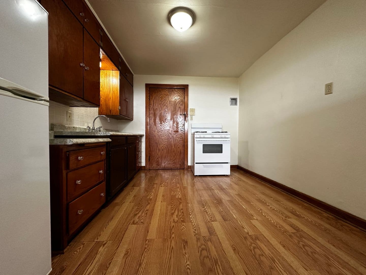 Green Bay Apartment: 822 Pine Street