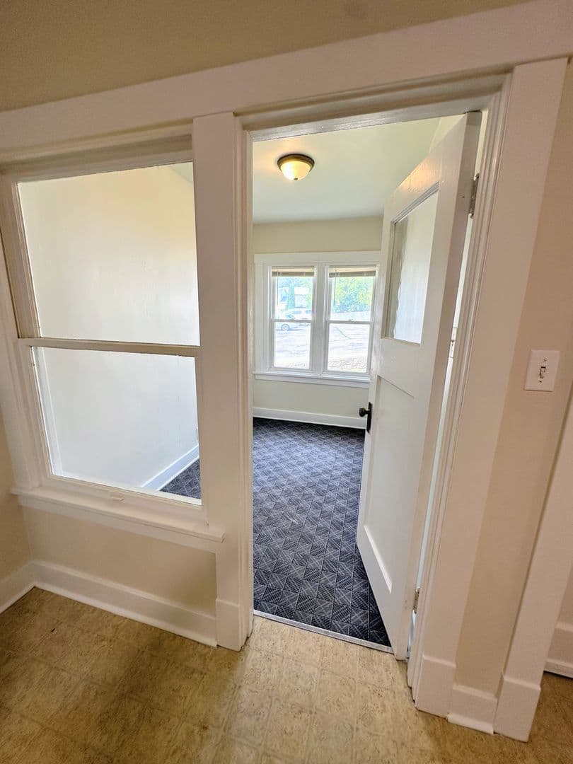 Manitowoc Apartment: 812 State Street