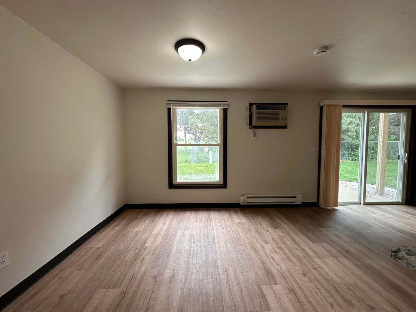 Green Bay Apartment: 2261 Imperial Ln