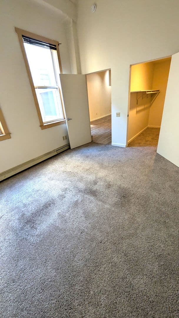 Marinette Apartment: 1713 Dunlap Ave