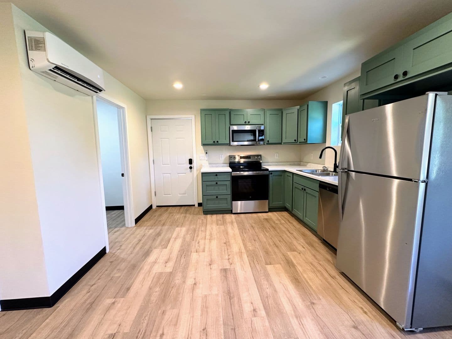 De Pere Apartment: 1201-1203 Atrium Ct