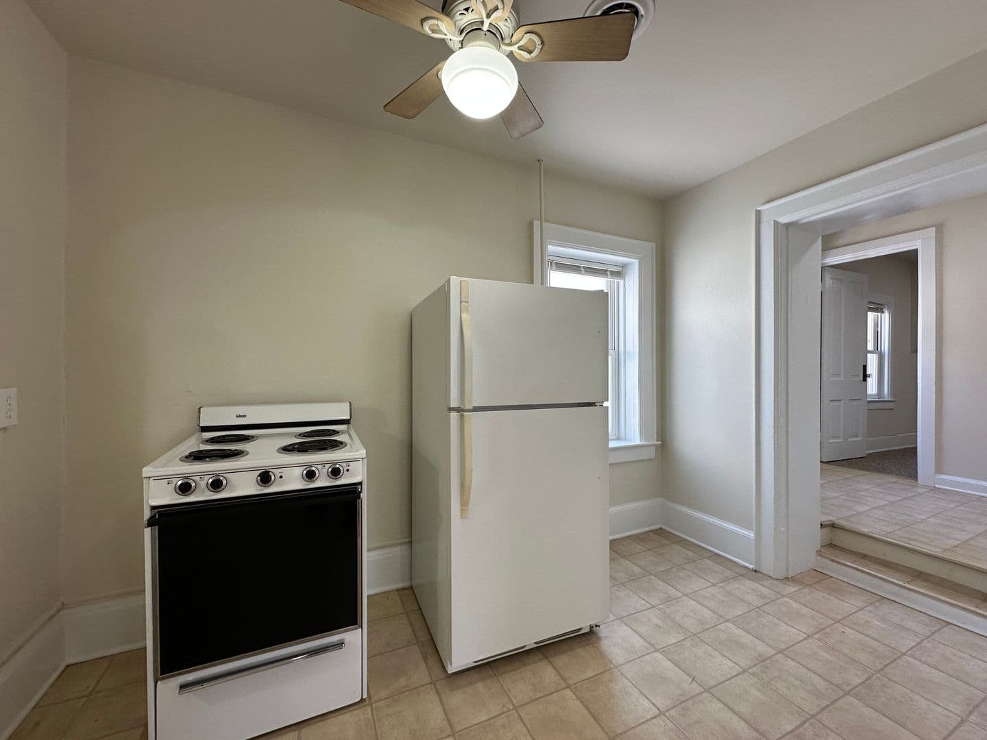 Manitowoc Apartment: 815 Jay St