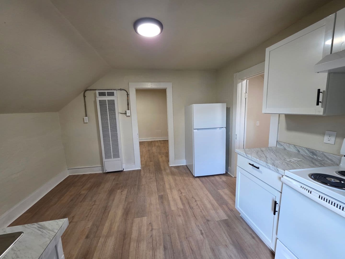Gillett Apartment: 124 S Lake Street