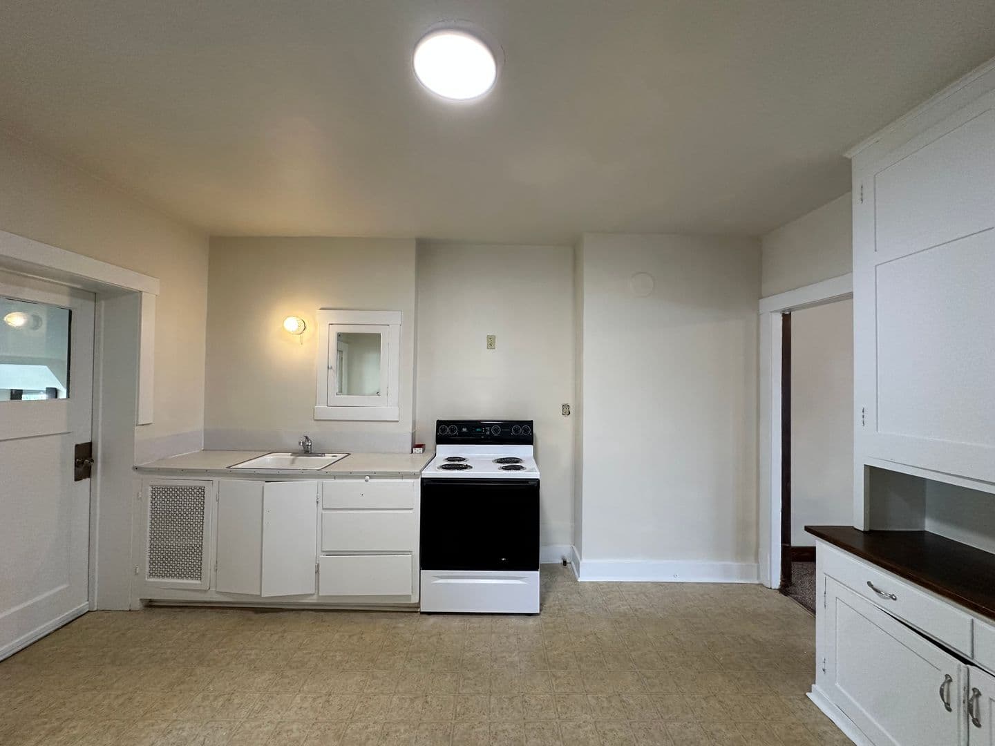 Manitowoc Apartment: 812 State Street