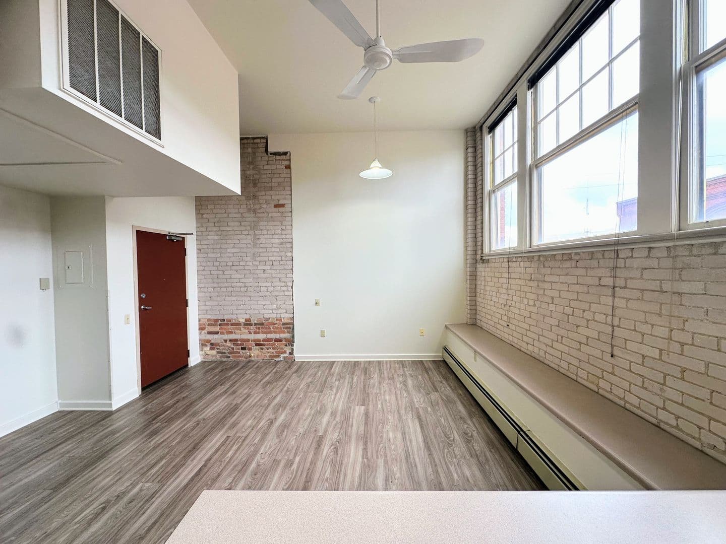 Marinette Apartment: 1701 Dunlap Ave