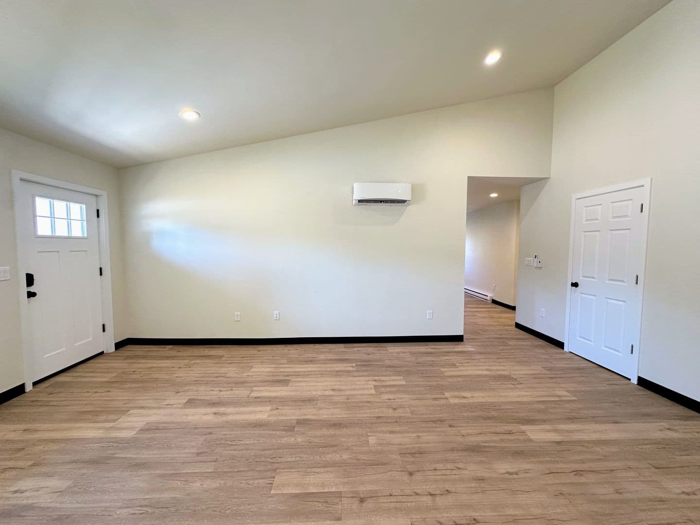 De Pere Apartment: 1201-1203 Atrium Ct