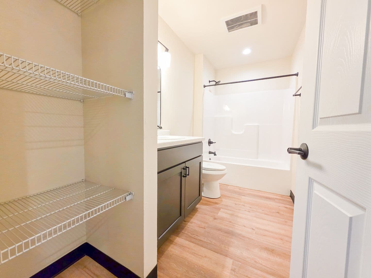 Green Bay Apartment: 1677-1679 Amy Street