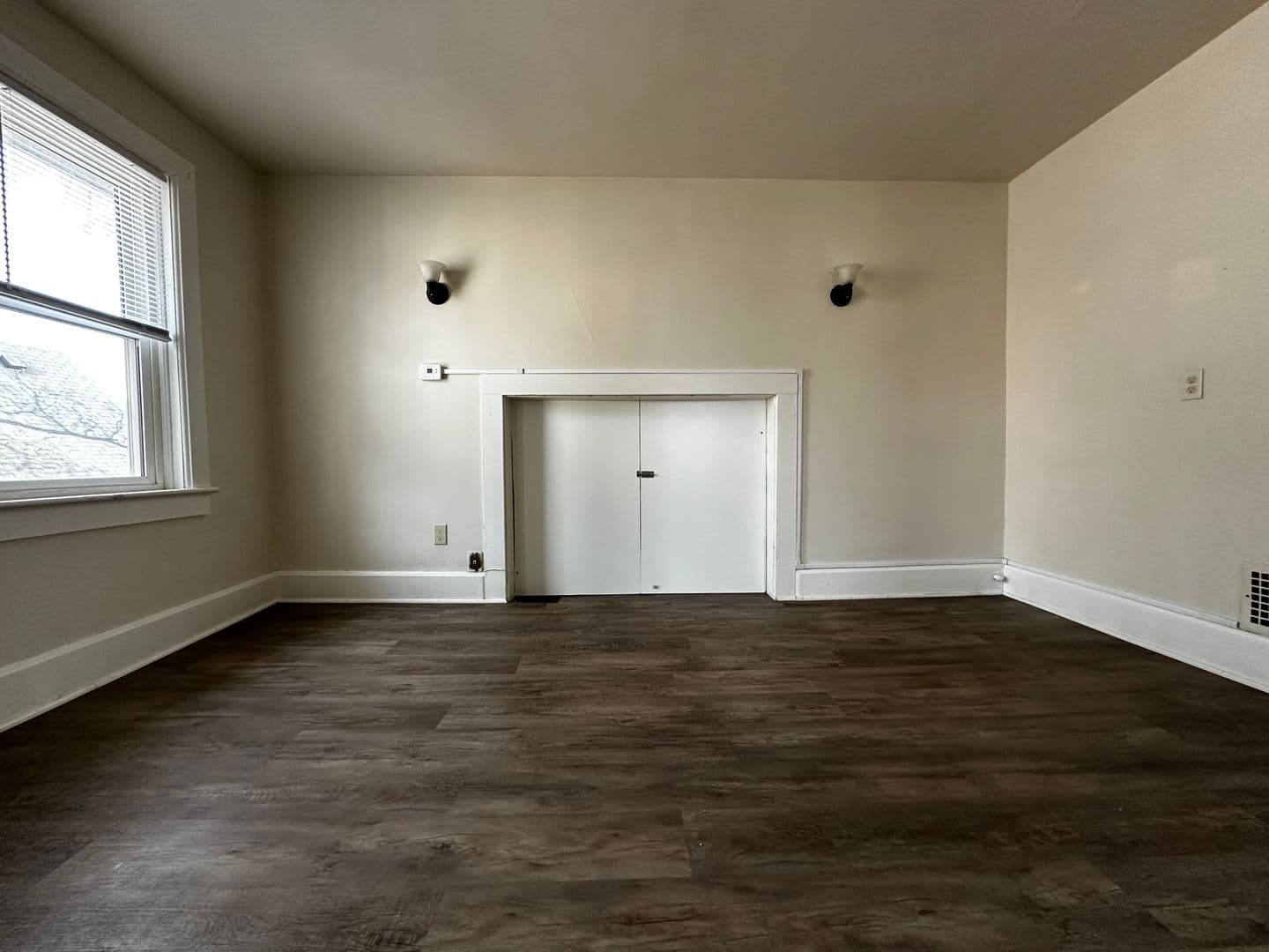 Green Bay Apartment: 808 Cherry St