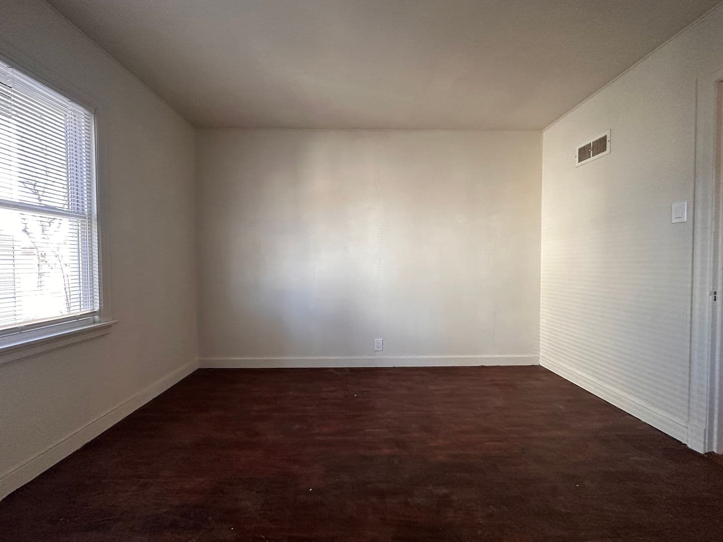 Green Bay Apartment: 208 South Chestnut Avenue