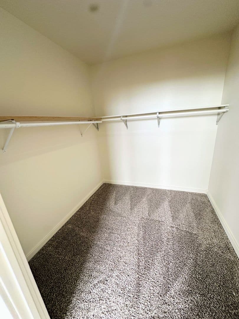 Marinette Apartment: 1701 Dunlap Ave