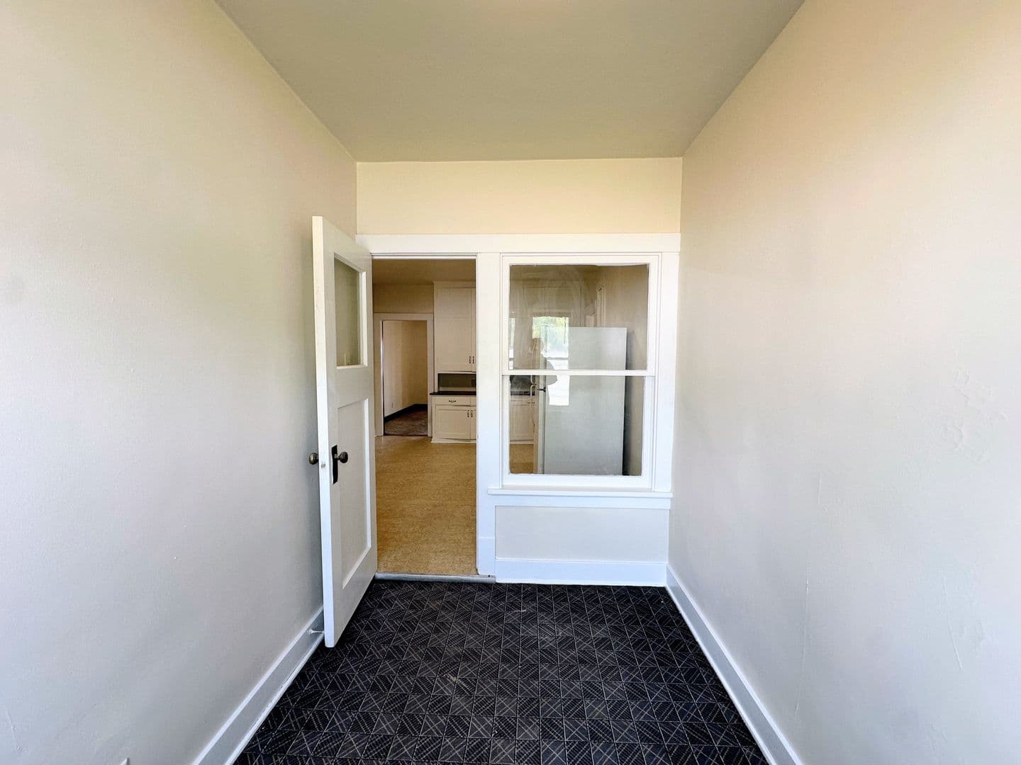 Manitowoc Apartment: 812 State Street