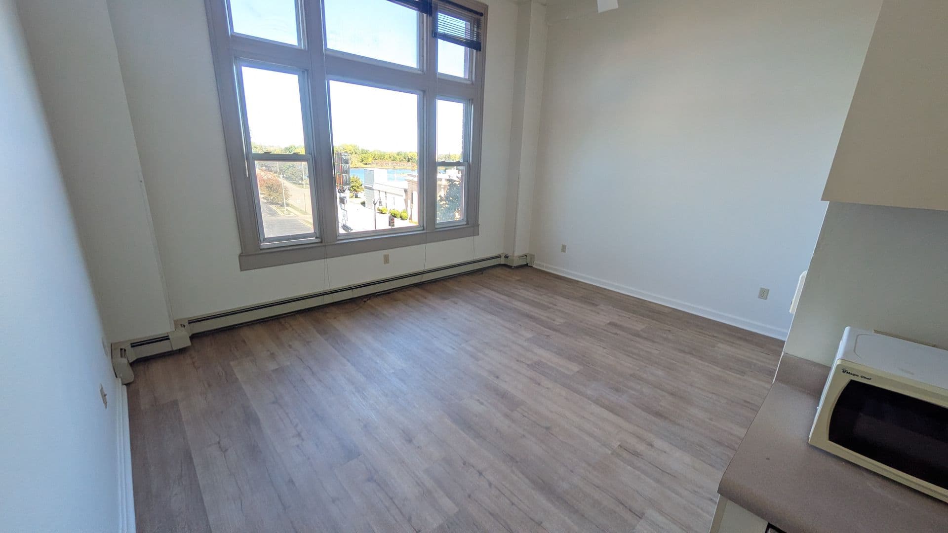 Marinette Apartment: 1713 Dunlap Ave