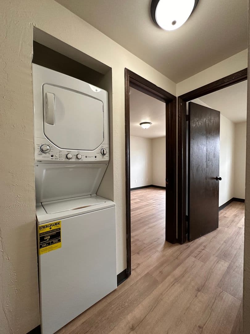 Green Bay Apartment: 2261 Imperial Ln