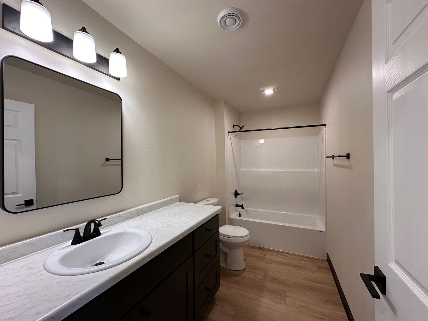 Green Bay Apartment: 1665-1667 Amy Street