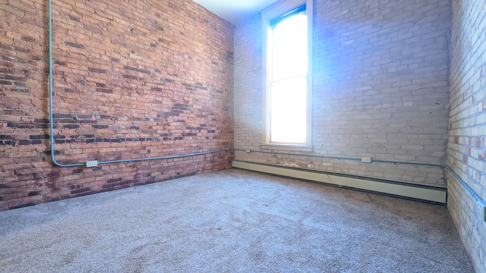 Marinette Apartment: 1701 Dunlap Ave