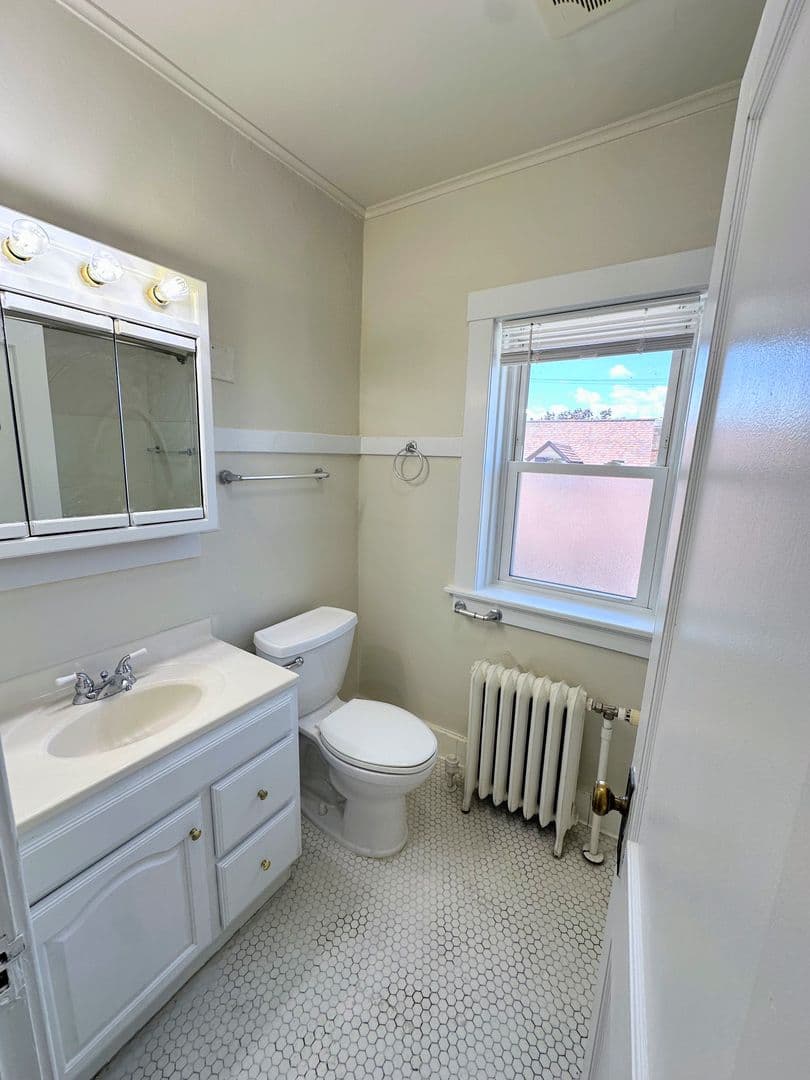 Manitowoc Apartment: 812 State Street