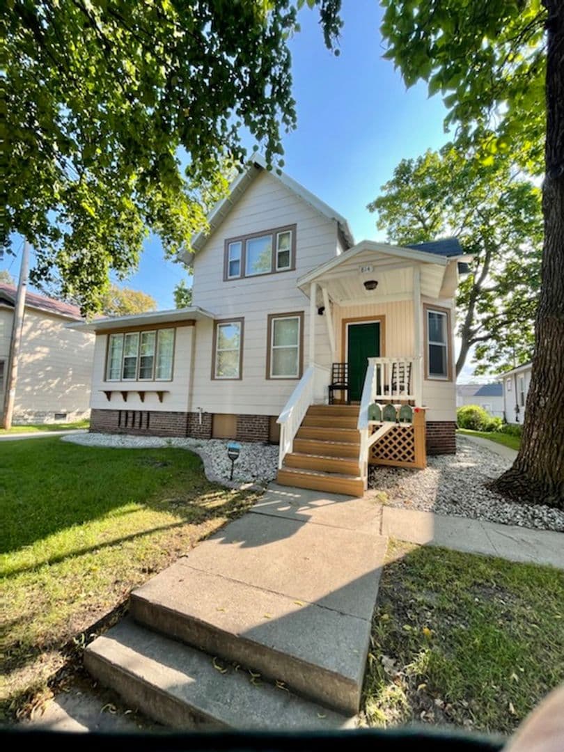 Green Bay Apartment: 814 Cherry Street