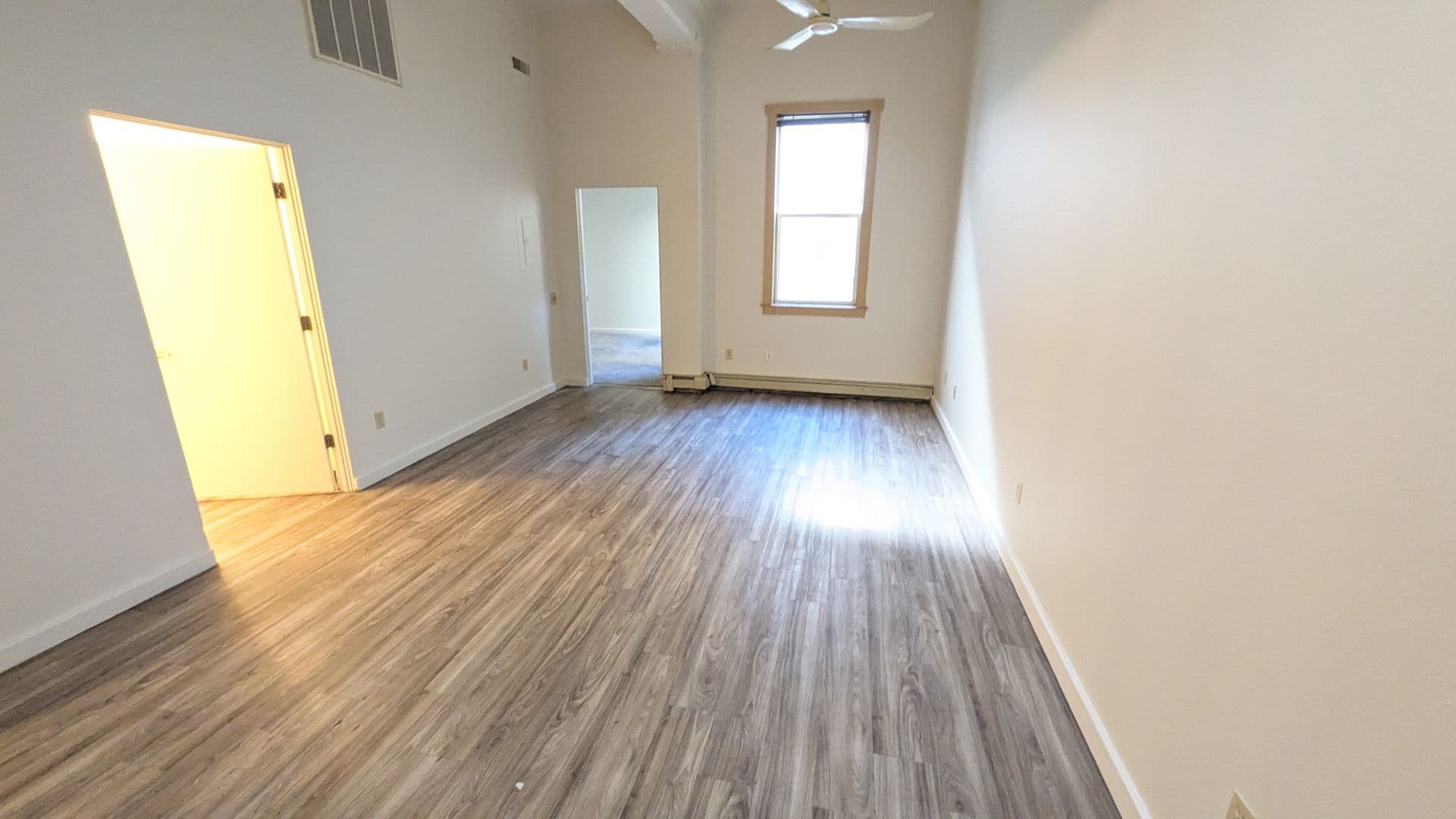 Marinette Apartment: 1713 Dunlap Ave