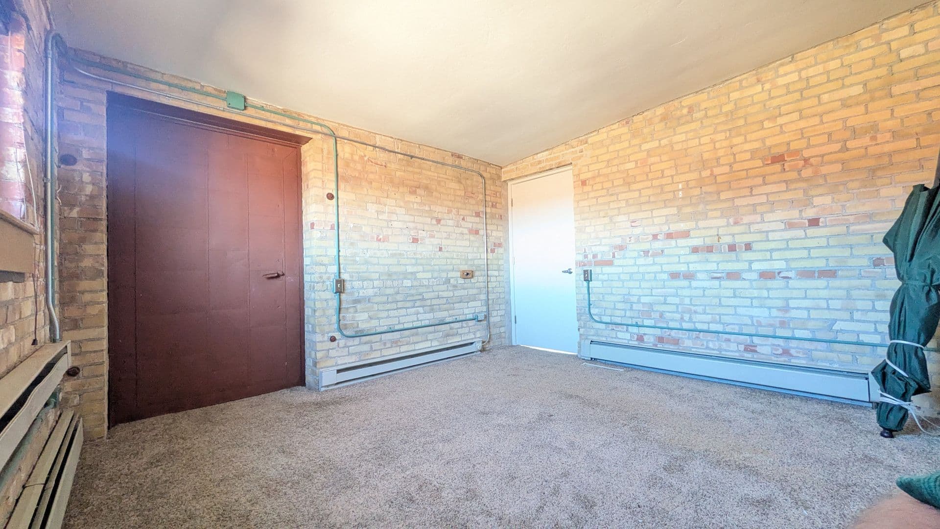 Marinette Apartment: 1701 Dunlap Ave