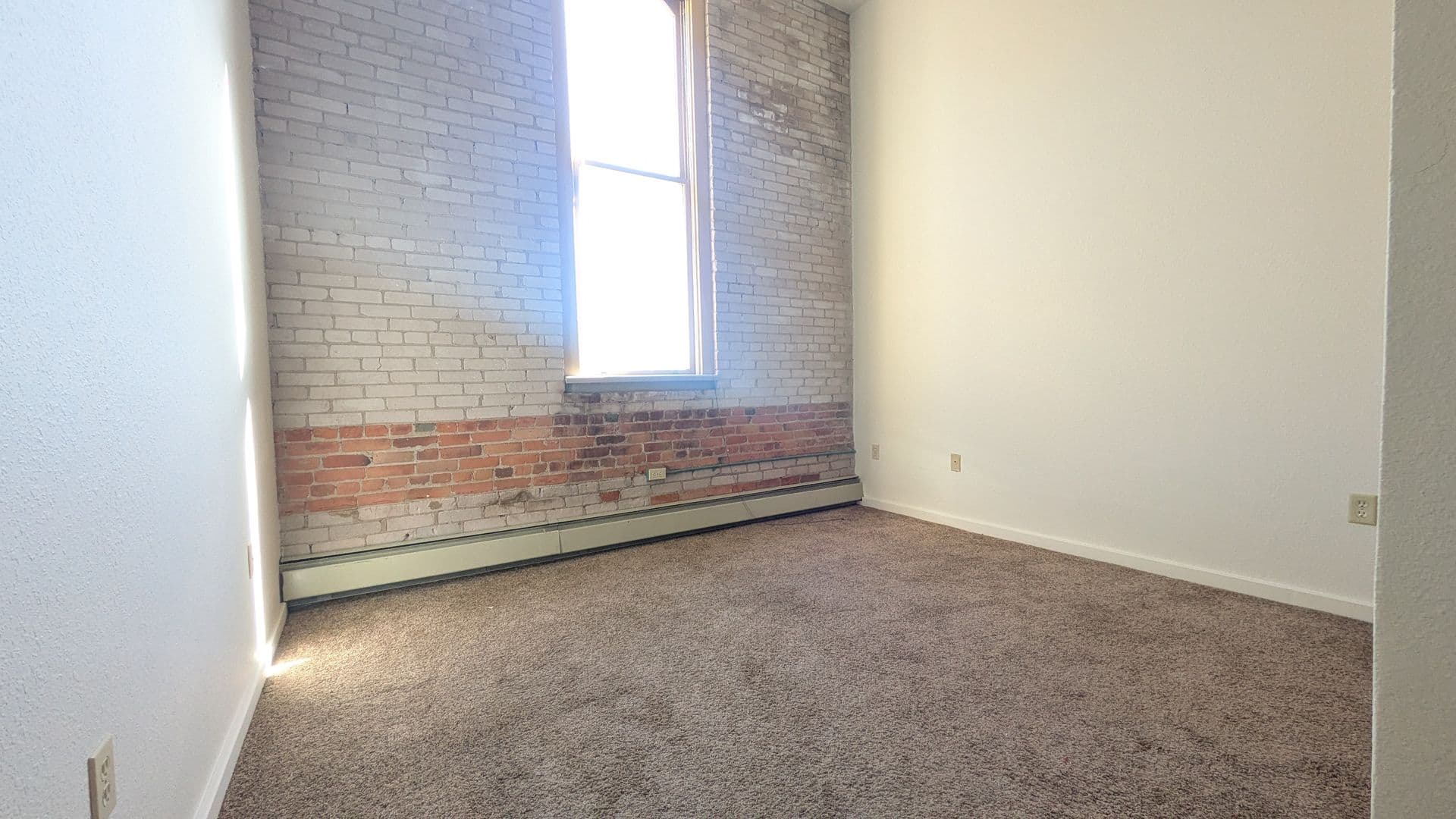 Marinette Apartment: 1701 Dunlap Ave