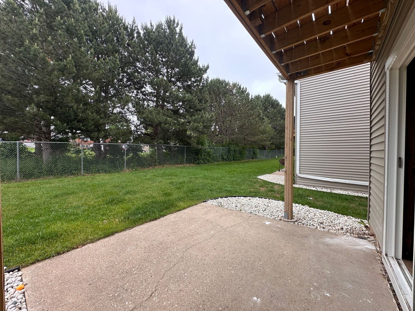 Green Bay Apartment: 2261 Imperial Ln