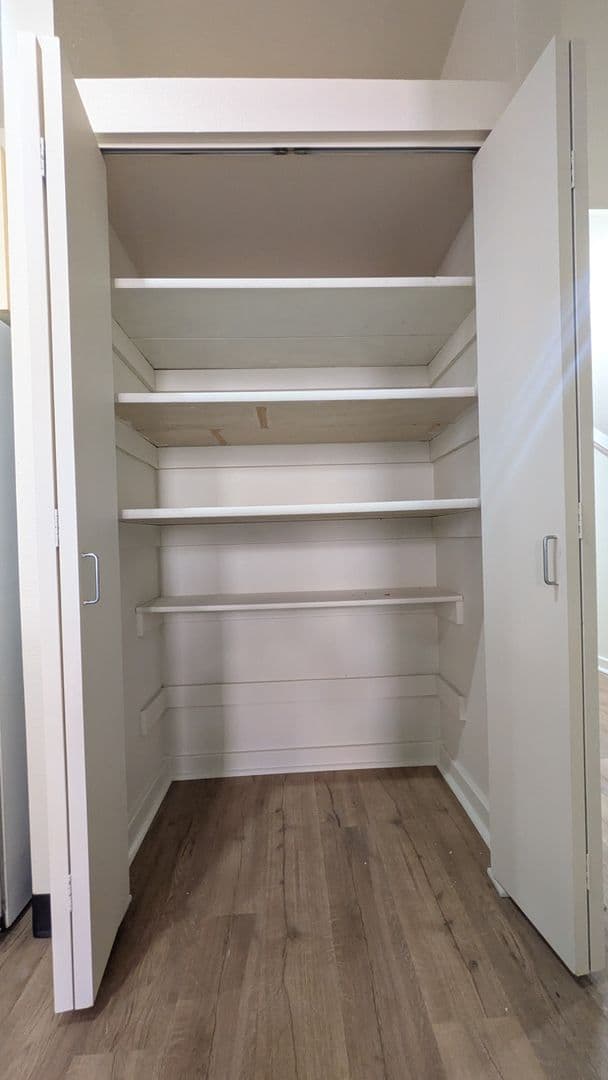Marinette Apartment: 1701 Dunlap Ave