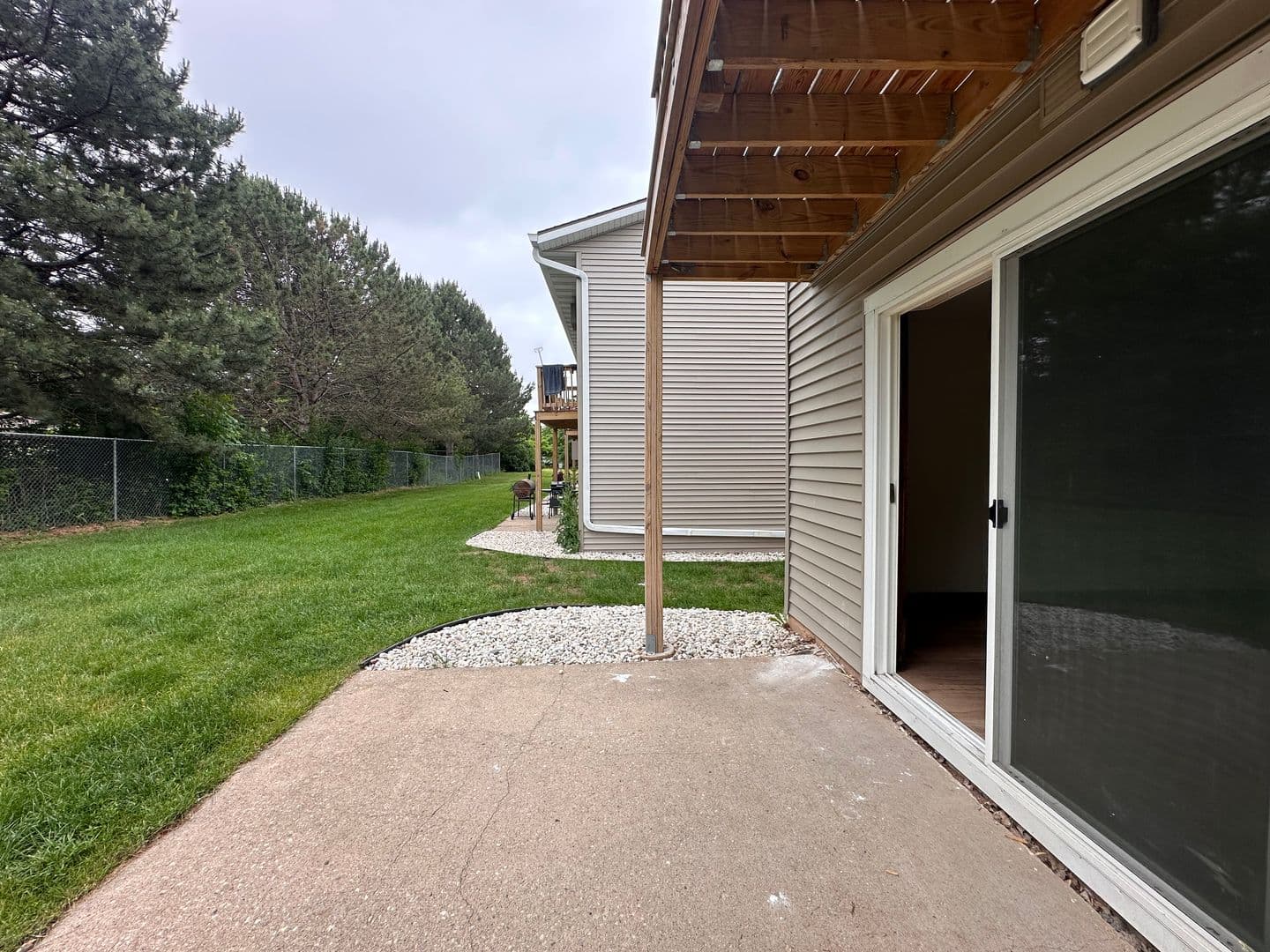 Green Bay Apartment: 2261 Imperial Ln