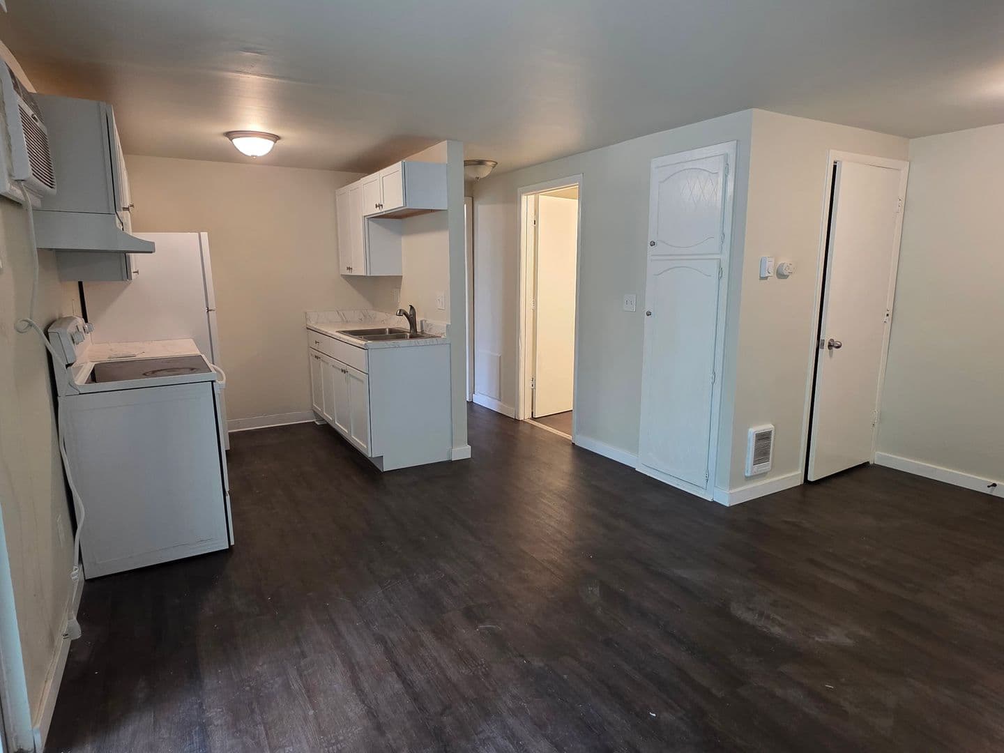 Green Bay Apartment: 1785 Edison Street