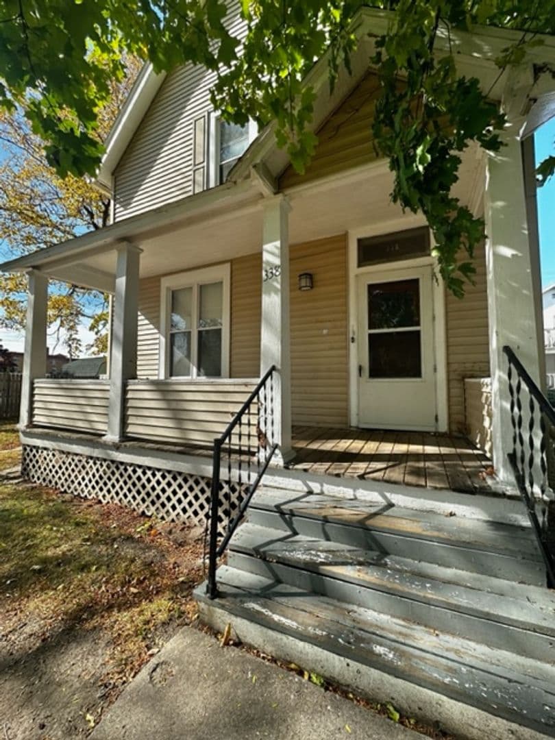Green Bay Apartment: 338 S Quincy St