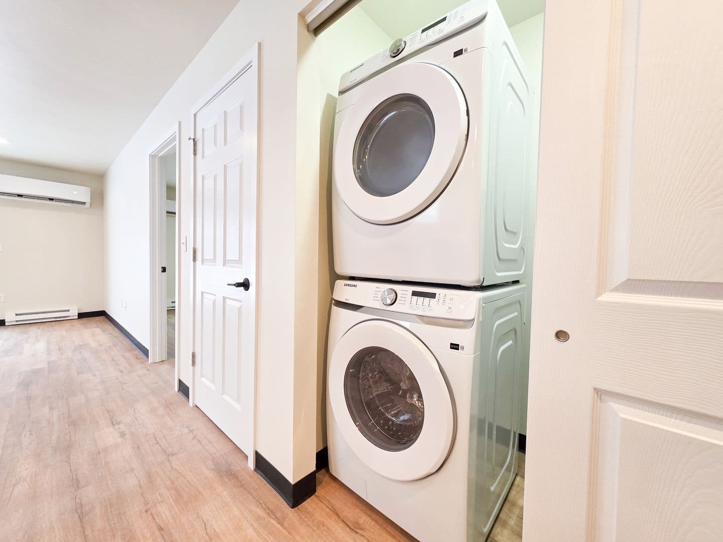 Green Bay Apartment: 1677-1679 Amy Street