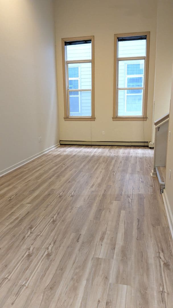 Marinette Apartment: 1713 Dunlap Ave